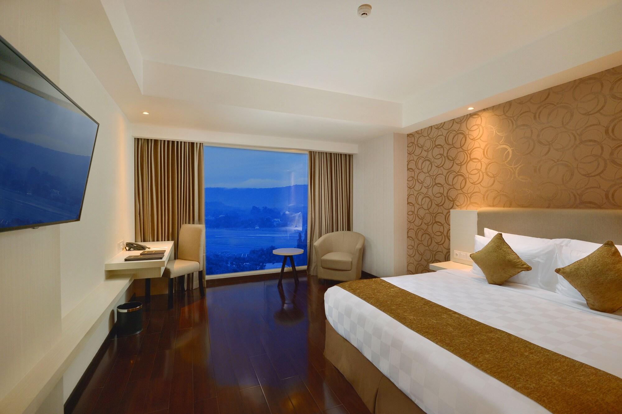 Platinum Adisucipto Hotel & Conference Center Kalasan Exterior photo