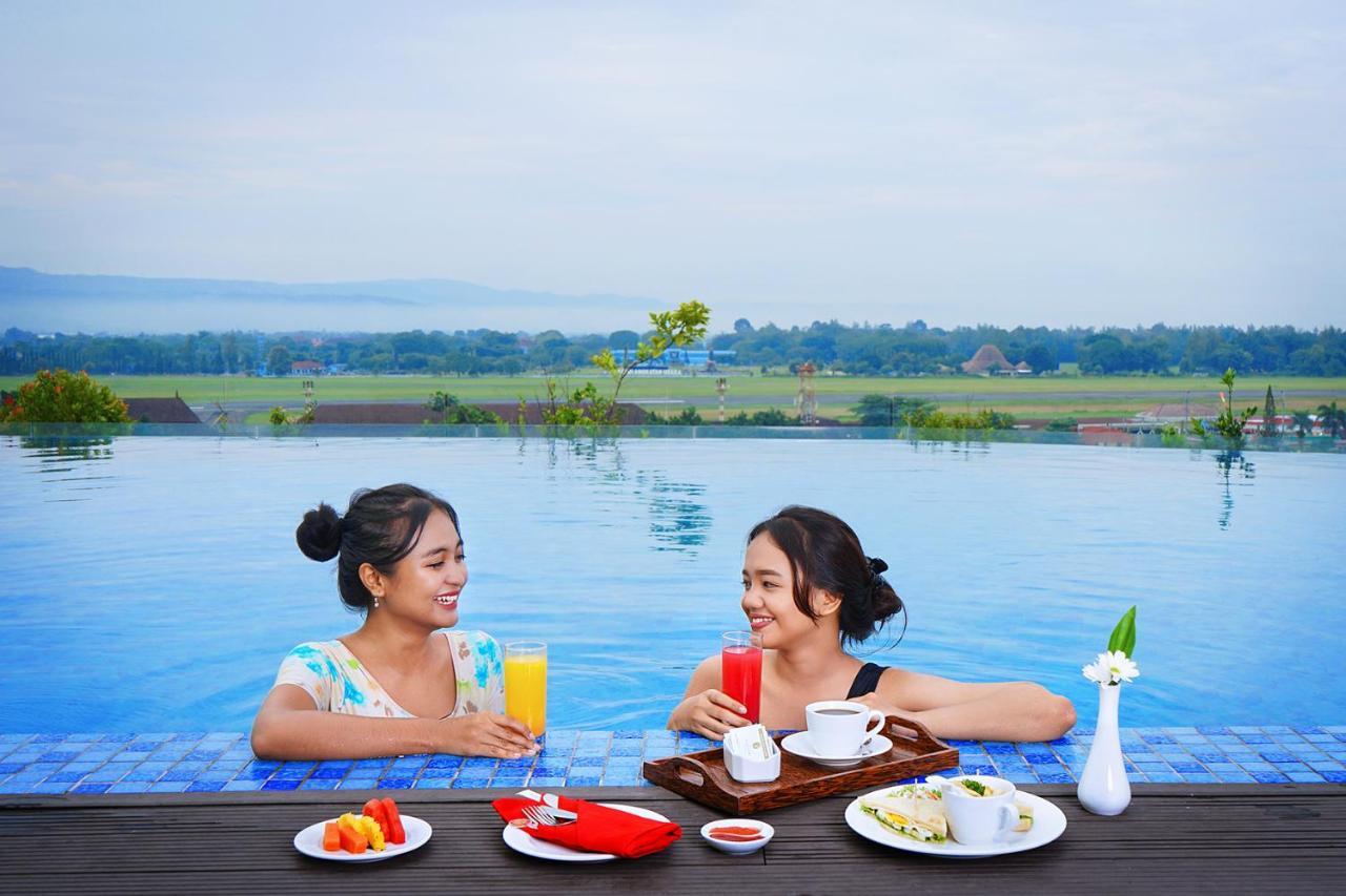 Platinum Adisucipto Hotel & Conference Center Kalasan Exterior photo