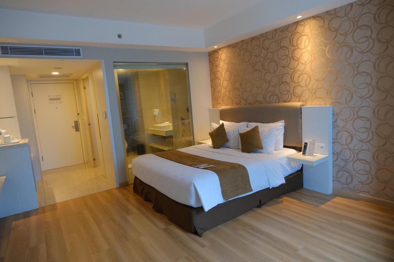 Platinum Adisucipto Hotel & Conference Center Kalasan Exterior photo