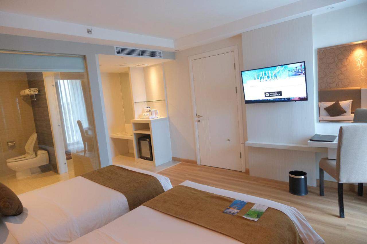 Platinum Adisucipto Hotel & Conference Center Kalasan Exterior photo