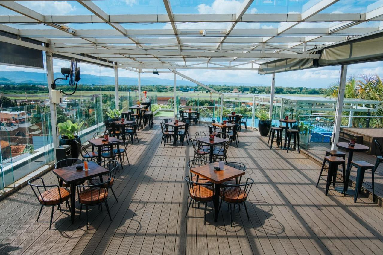 Platinum Adisucipto Hotel & Conference Center Kalasan Exterior photo