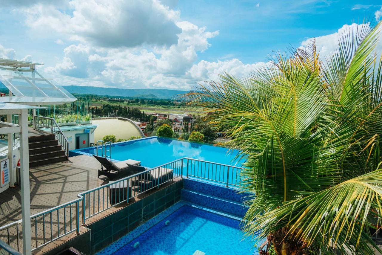 Platinum Adisucipto Hotel & Conference Center Kalasan Exterior photo