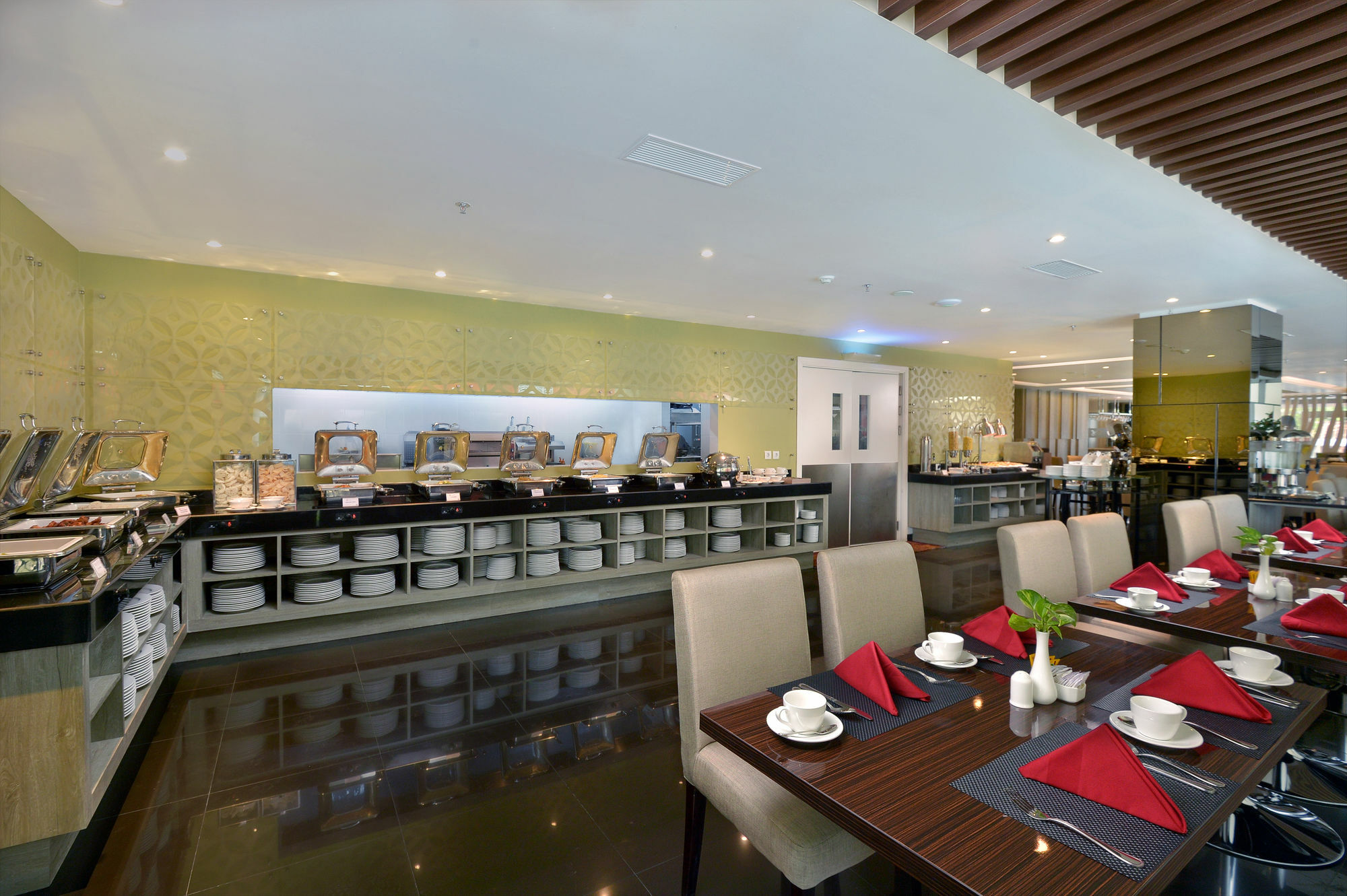 Platinum Adisucipto Hotel & Conference Center Kalasan Exterior photo