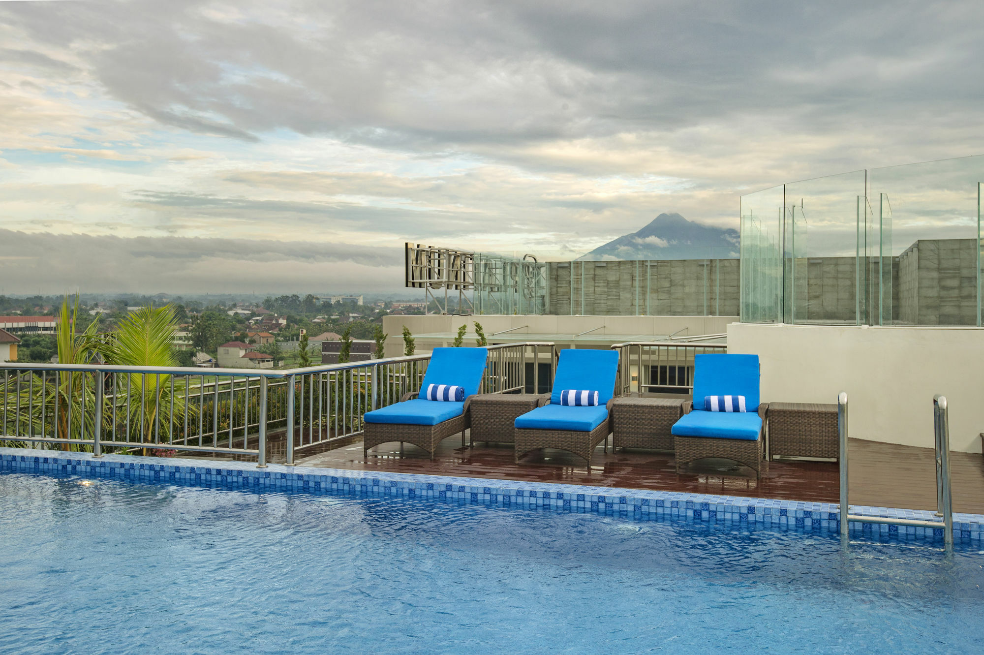 Platinum Adisucipto Hotel & Conference Center Kalasan Exterior photo