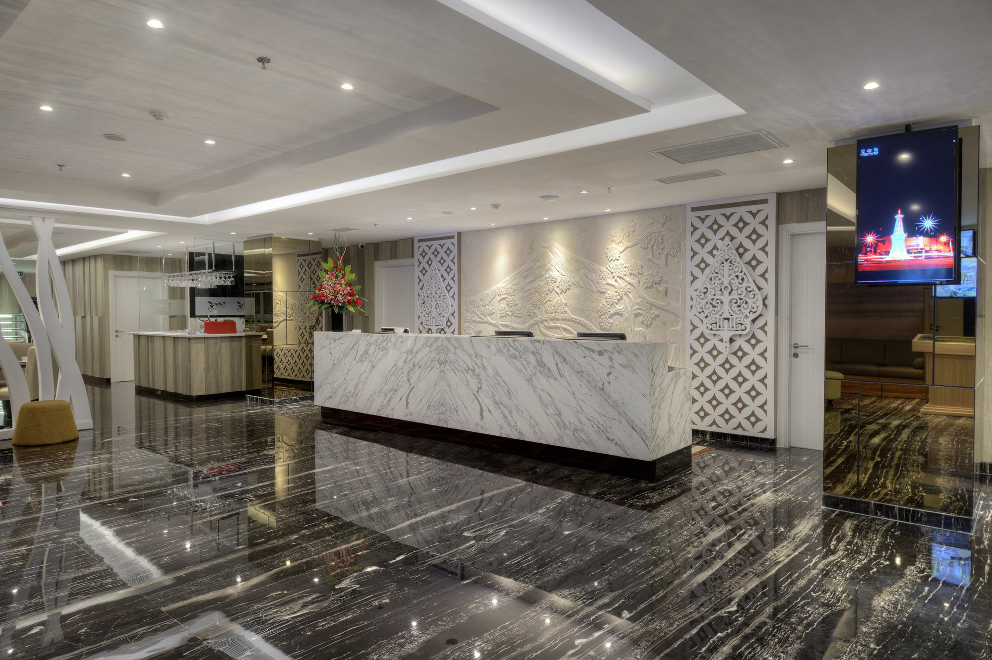 Platinum Adisucipto Hotel & Conference Center Kalasan Exterior photo