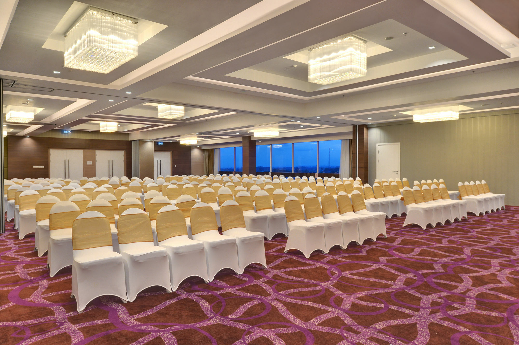 Platinum Adisucipto Hotel & Conference Center Kalasan Exterior photo