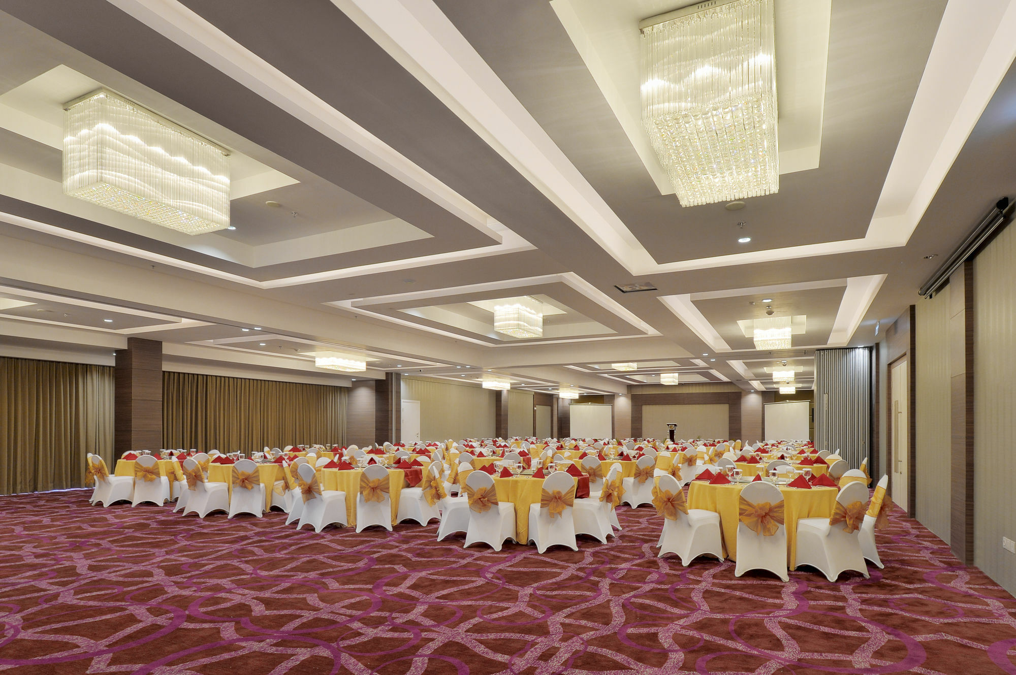 Platinum Adisucipto Hotel & Conference Center Kalasan Exterior photo