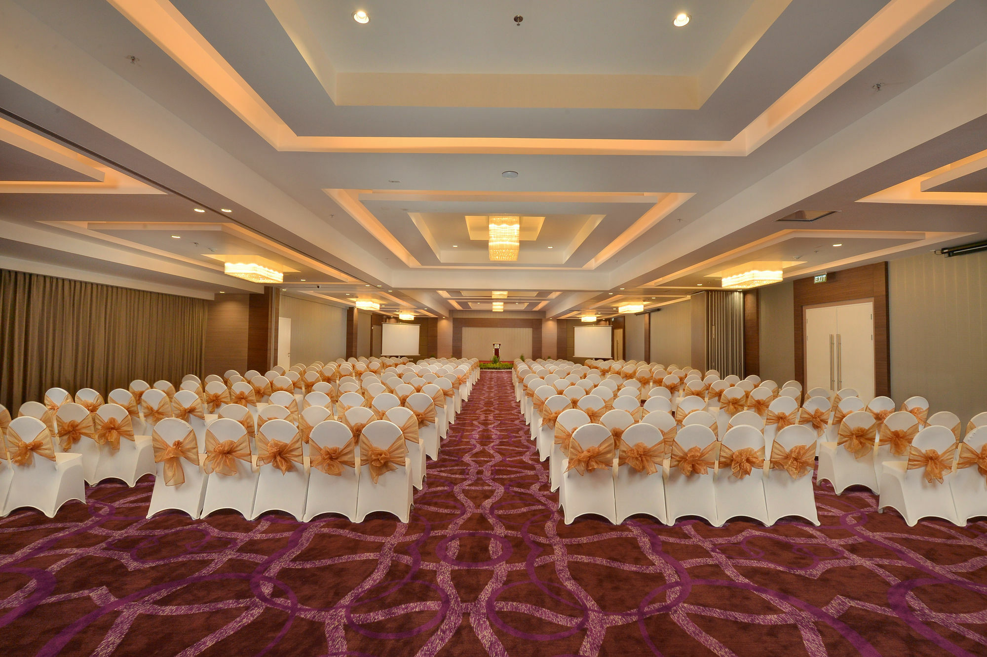 Platinum Adisucipto Hotel & Conference Center Kalasan Exterior photo